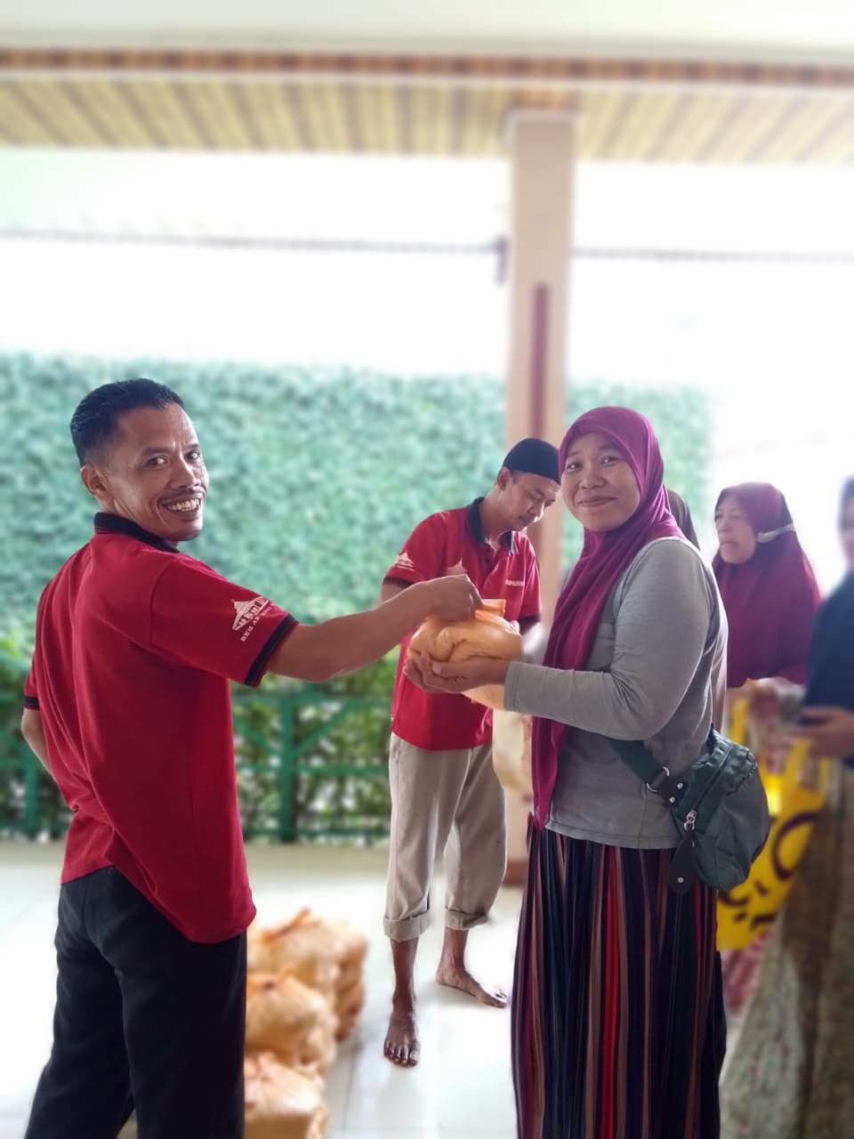 BKM Masjid Ar-Rivai TPI Salurkan Bantuan Beras untuk Kaum Dhuafa dan Warga Pra-Sejahtera